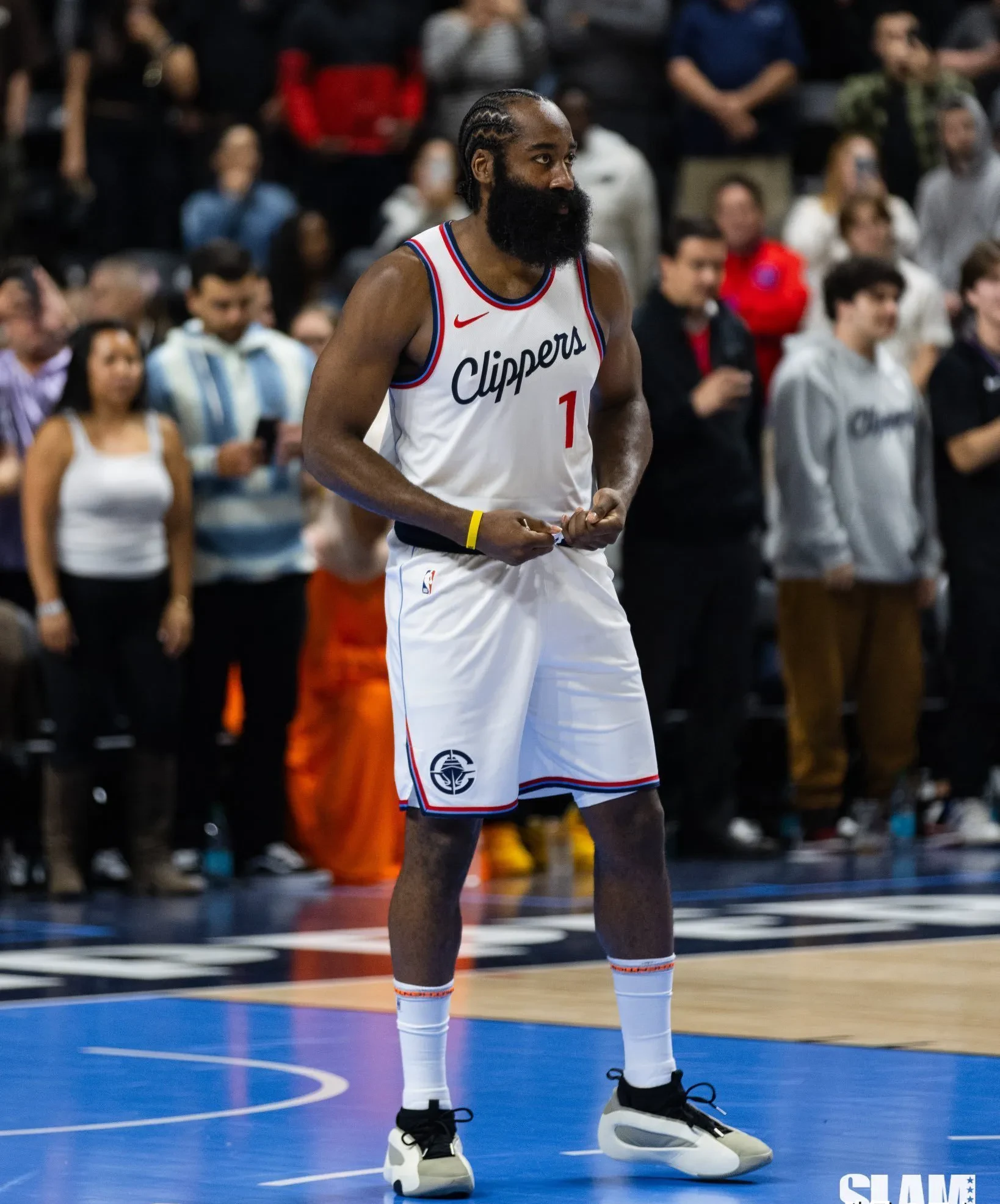 哈登重返赛场，刷新纪录首场状态出色，巴黎圣日耳曼观众沸腾！