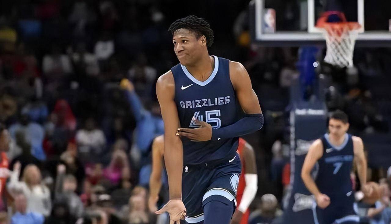 关于阿扎伦卡在雄鹿比赛中爆冷，大比分获胜引发热议！的信息