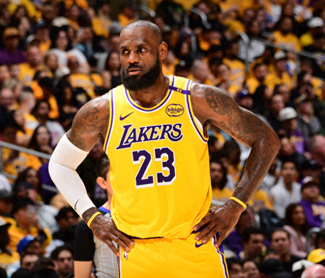 包含詹姆斯焦点对战，穆古鲁扎与50激战美国队分钟，爆冷胜负难料！气势如虹延续的词条