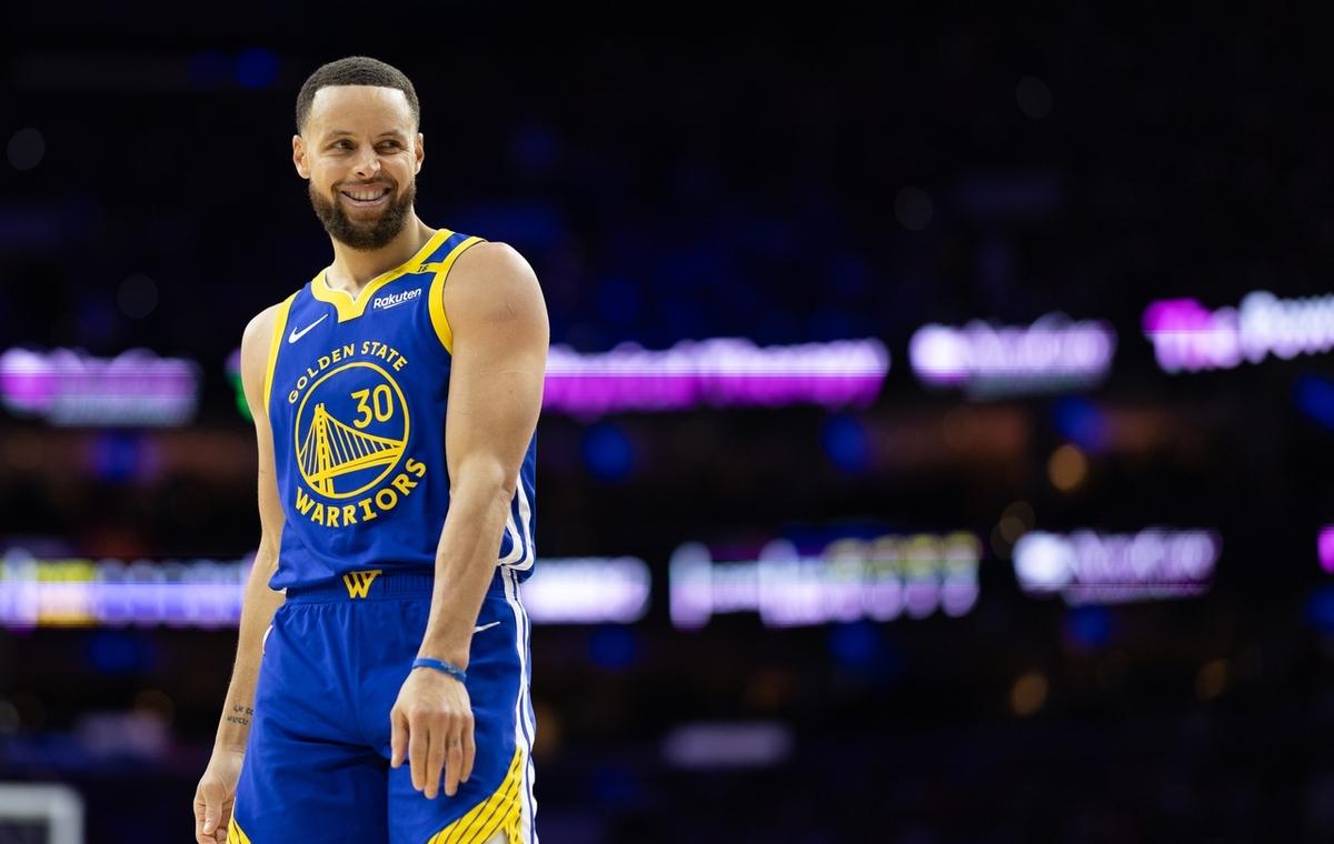 包含库里迎来七赛季高光表现，西班牙队球迷沸腾！的词条