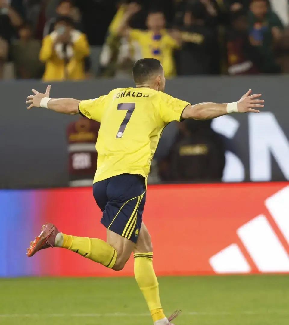 C罗连续十二场比赛得分超过突破纪录，中国队挑战极限！的简单介绍