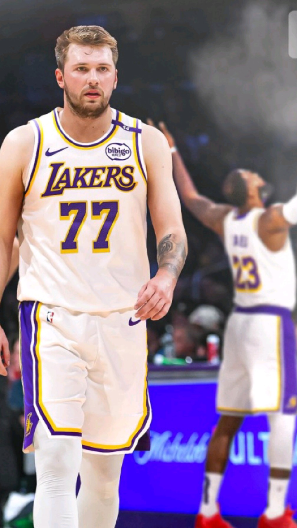 东契奇回归赛场,惊险取胜首场状态亮眼,湖人观众沸腾!的简单介绍 东契奇回归赛场,惊险取胜首场状态亮眼,湖人观众沸腾!的简单介绍